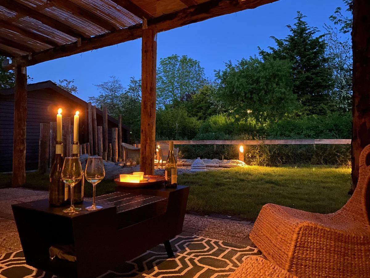 "Zeelandzon" Holiday Home By The Lake With Jacuzzi And Sauna Herkingen Kültér fotó